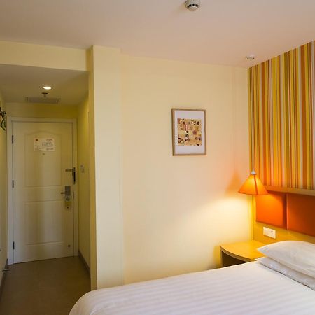 Home Inn Shanghai Century Park Экстерьер фото