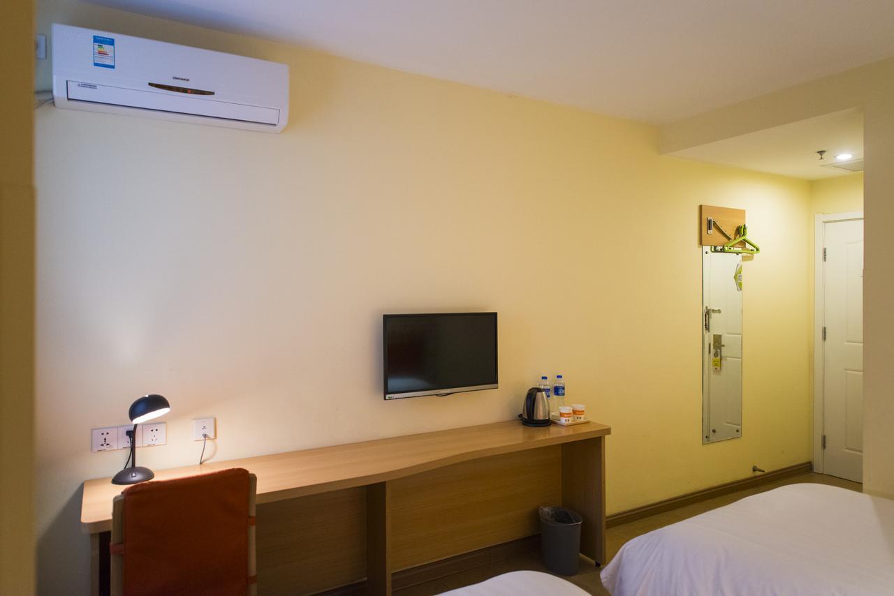 Home Inn Shanghai Century Park Экстерьер фото