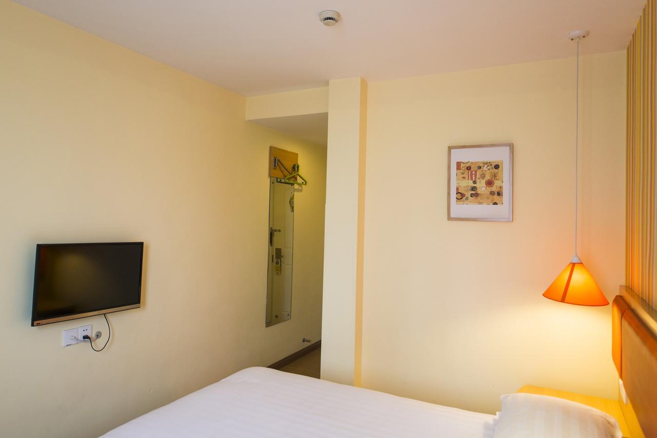 Home Inn Shanghai Century Park Экстерьер фото