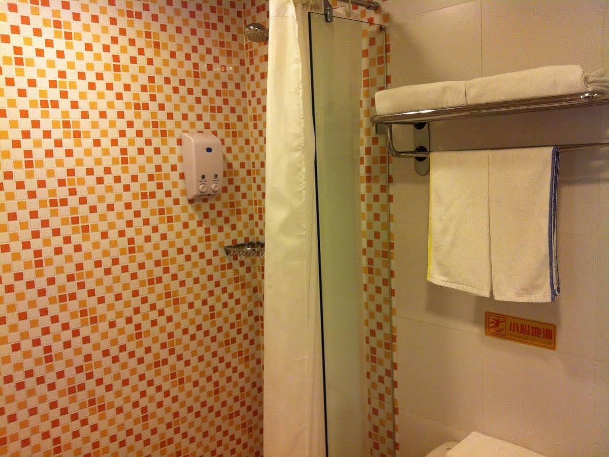 Home Inn Shanghai Century Park Экстерьер фото