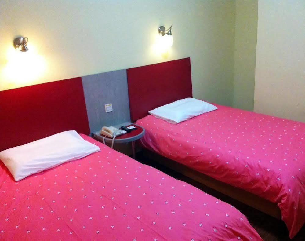 Home Inn Shanghai Century Park Экстерьер фото