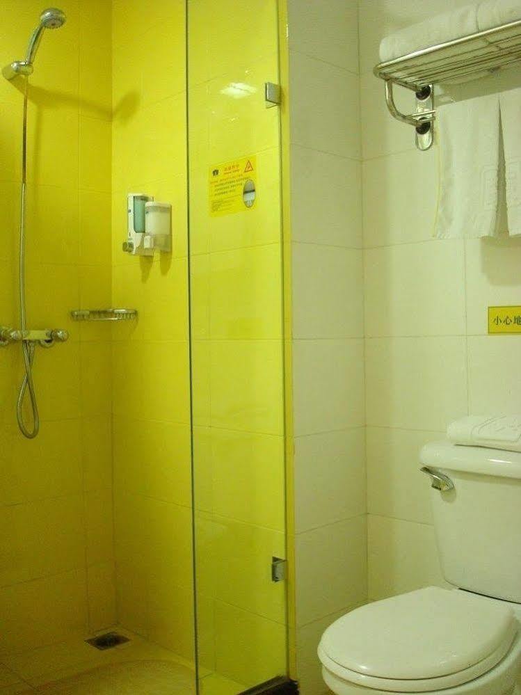 Home Inn Shanghai Century Park Экстерьер фото