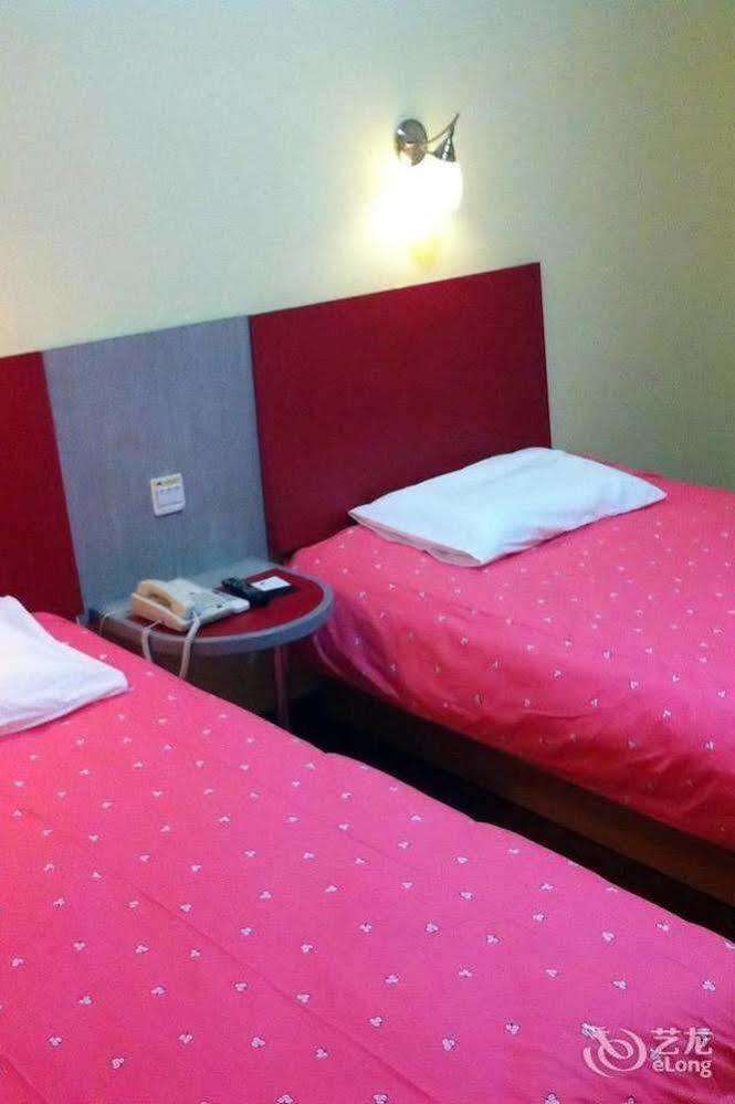 Home Inn Shanghai Century Park Экстерьер фото