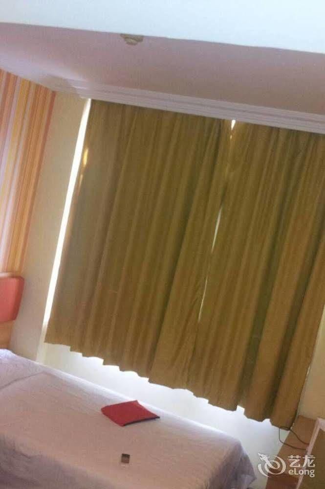 Home Inn Shanghai Century Park Экстерьер фото