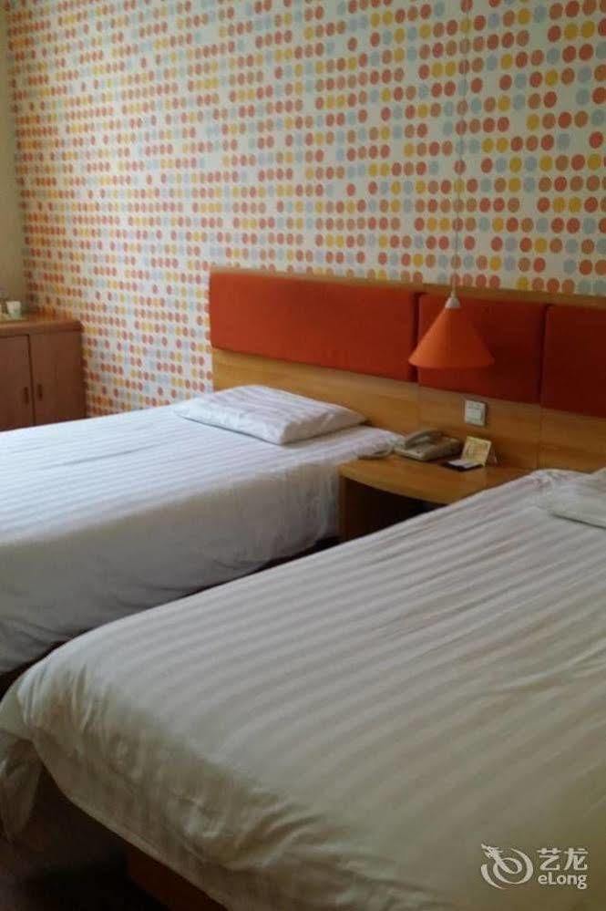 Home Inn Shanghai Century Park Экстерьер фото