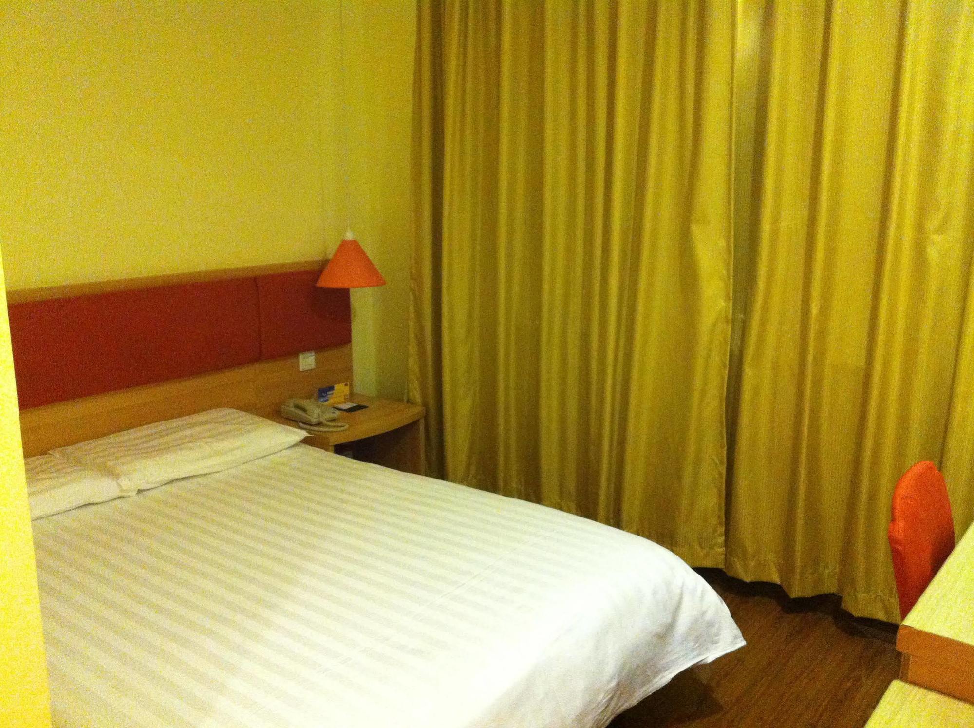 Home Inn Shanghai Century Park Экстерьер фото